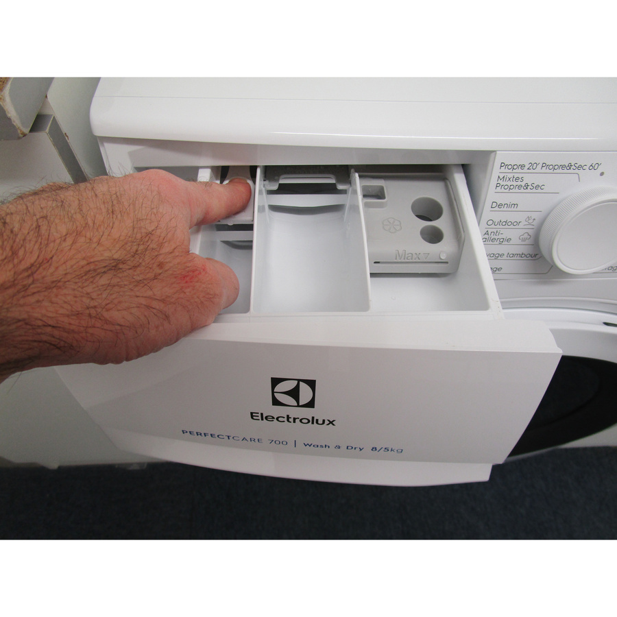 Electrolux EW7W4856SP - Bouton de retrait du bac à produits