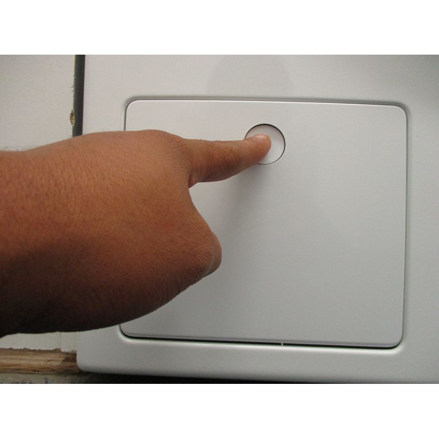 Miele WTI 360 WPM - Ouverture de la trappe du filtre de vidange
