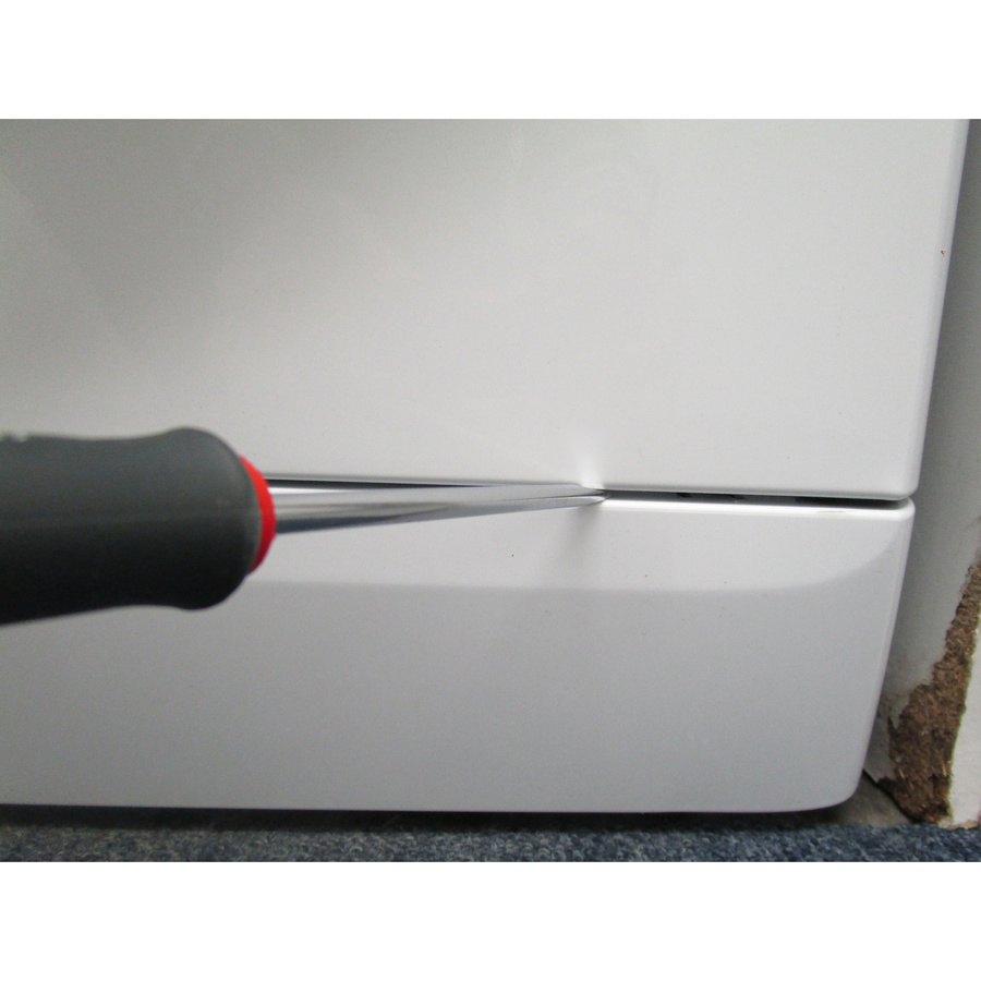 Whirlpool FFWDD1074269BCVFR - Outil nécessaire pour accéder au filtre de vidange