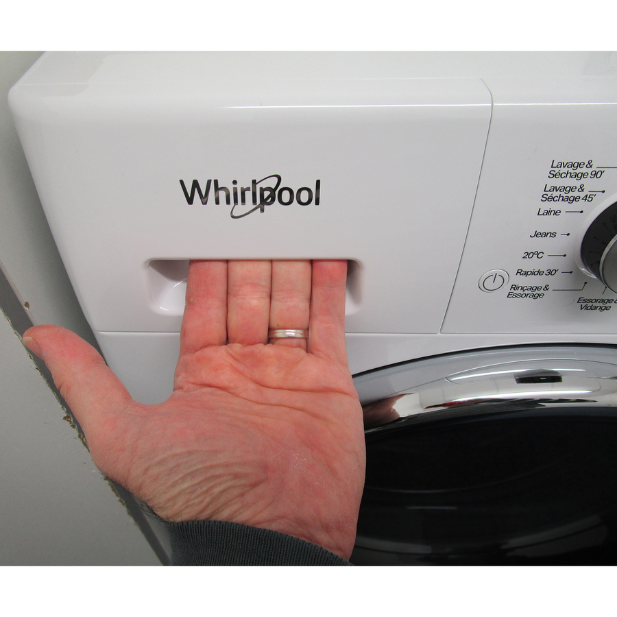 Whirlpool FFWDD1074269BCVFR - Ouverture du tiroir à détergents