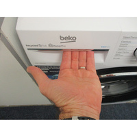 Beko B3WFT594110W - Ouverture du tiroir à détergents