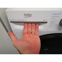 Beko BM3WFT410451C - Ouverture du tiroir à détergents