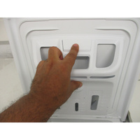 Beko BTL1WFP10652FR - Bouton de retrait du bac à produits