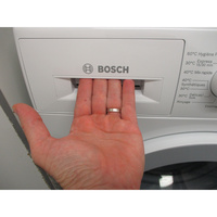Bosch WAJ24018FR - Ouverture du tiroir à détergents