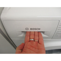Bosch WAJ28057FF - Ouverture du tiroir à détergents