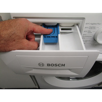 Bosch WGE02201FR - Bouton de retrait du bac à produits