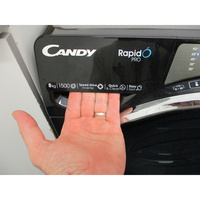Candy RP586BWMBCB/1-S - Ouverture du tiroir à détergents