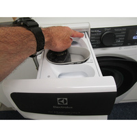 Electrolux EW7FI25916OV - Bouton de retrait du bac à produits