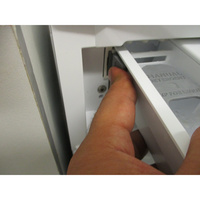 Electrolux EW7FI494AD - Bouton de retrait du bac à produits