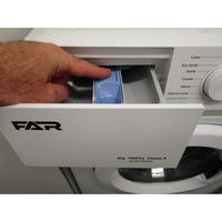 Far (Conforama, But) GLF610S24W - Bouton de retrait du bac à produits