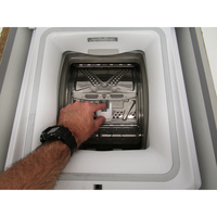 Indesit BTWDS6261FR - Bouton d'ouverture des portillons