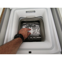 Indesit BTWS50400FR - Bouton d'ouverture des portillons