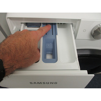 Samsung WW80T552DAW/S3 - Bouton de retrait du bac à produits