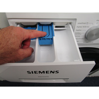 Siemens WM12N228FR - Bouton de retrait du bac à produits