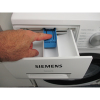 Siemens WM14N117FR - Bouton de retrait du bac à produits