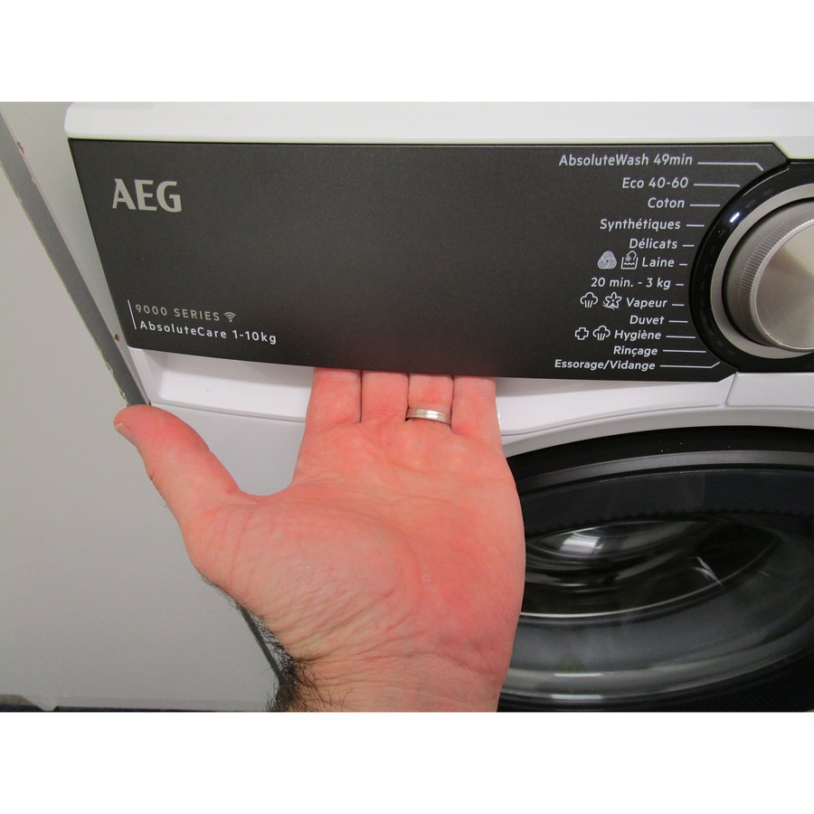 AEG LFR95A116SW - Ouverture du tiroir à détergents