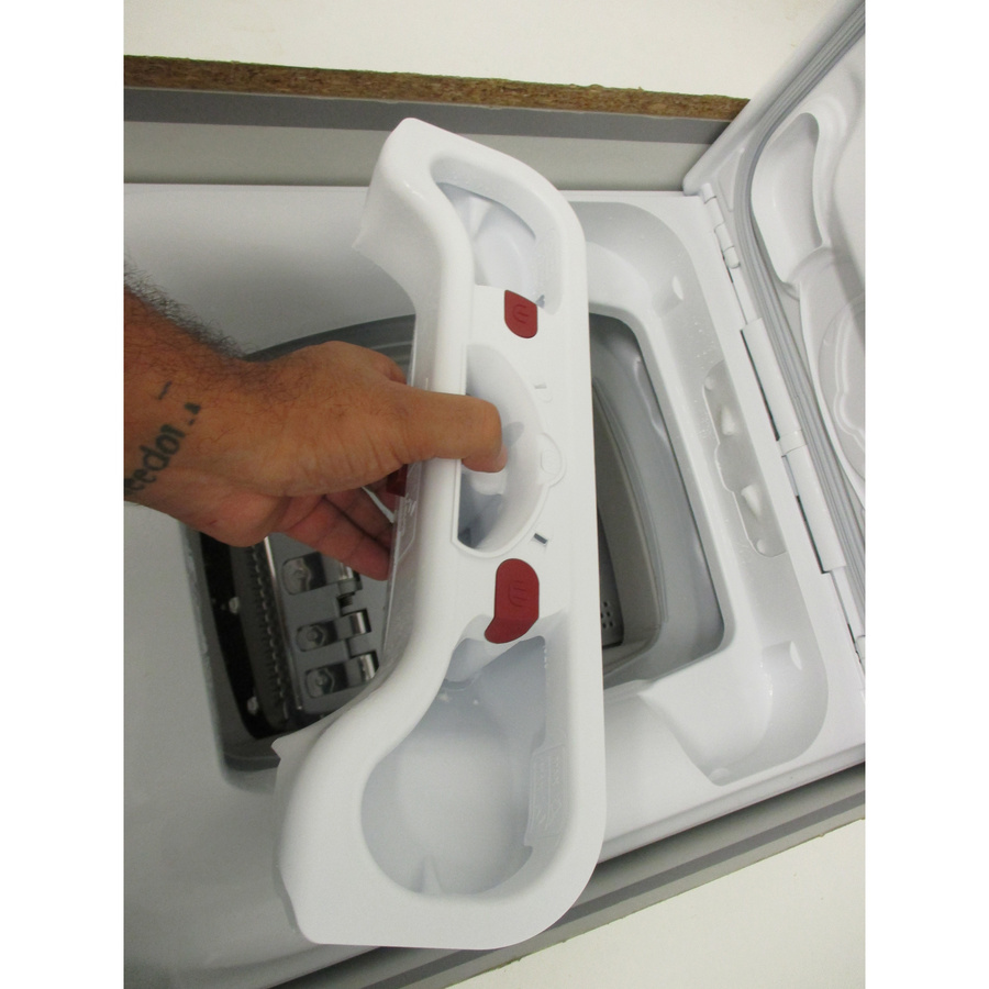 AEG LTR7C6151A - Retrait du bac à produit