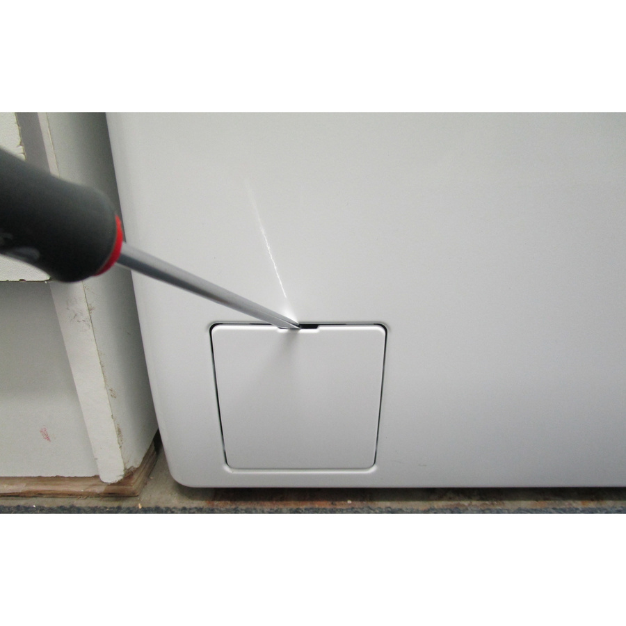 AEG LTR7C6151B  - Outil nécessaire pour accéder au filtre de vidange