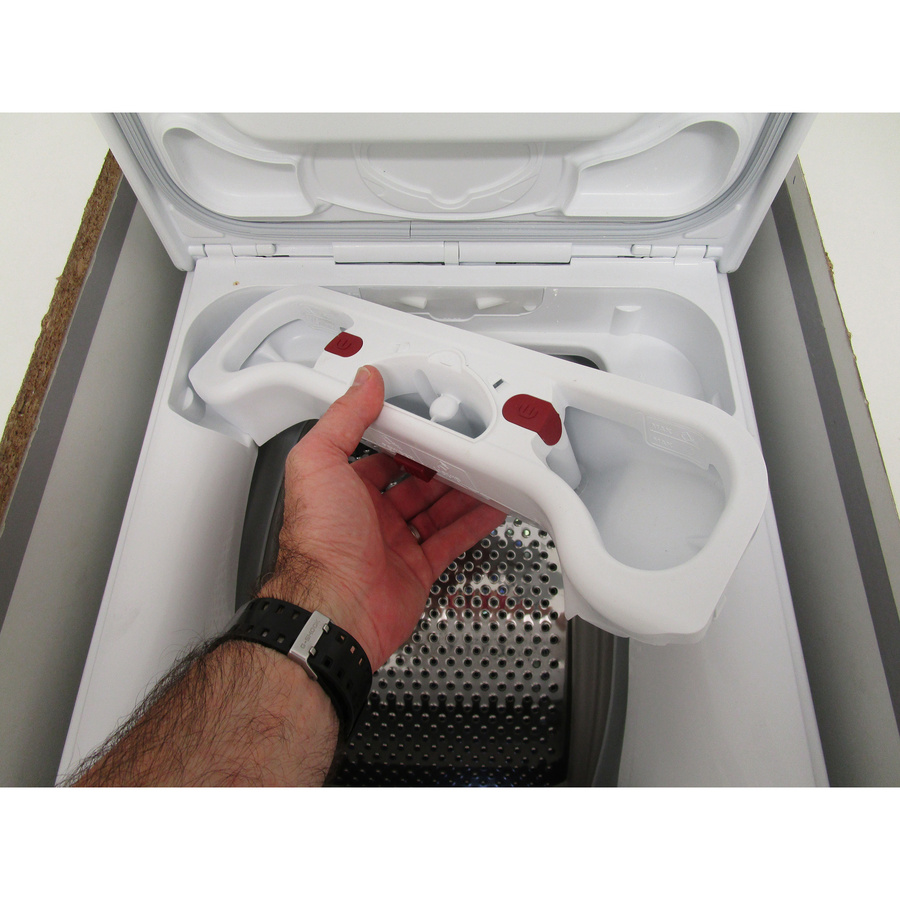 AEG LTR8C7331A - Retrait du bac à produit