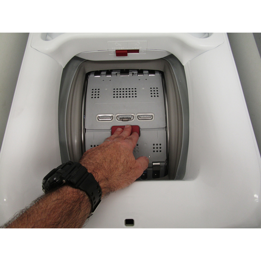 AEG LTR8C7331A - Bouton d'ouverture des portillons