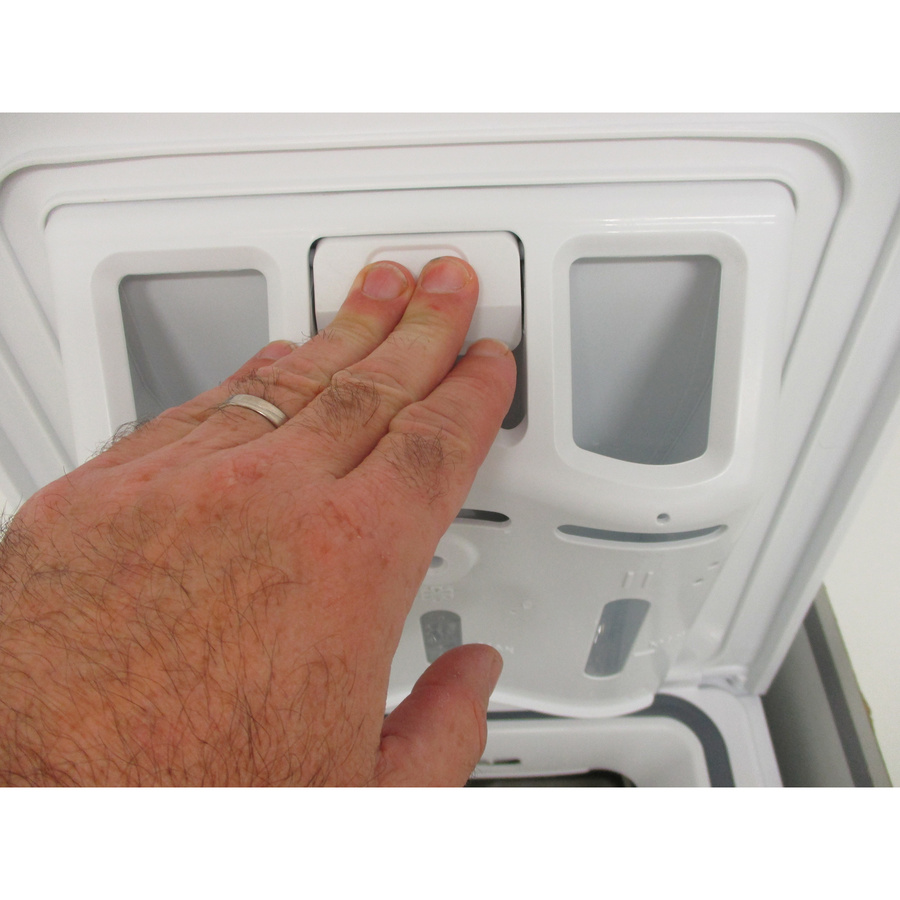 Aya (But) ALT1052-NE - Bouton de retrait du bac à produits