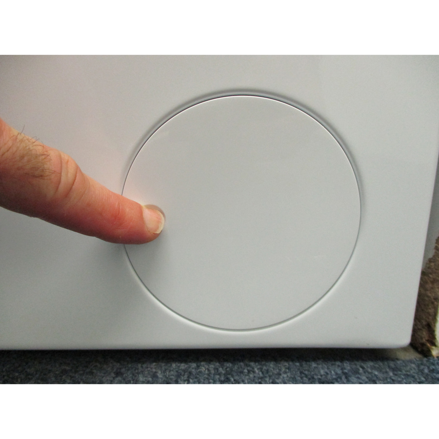 Beko B5WFT59419W FiberCatcher - Ouverture de la trappe du filtre de vidange