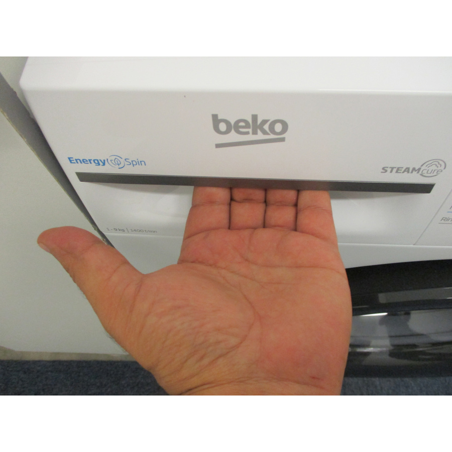 Beko BM14WFU39410 - Ouverture du tiroir à détergents