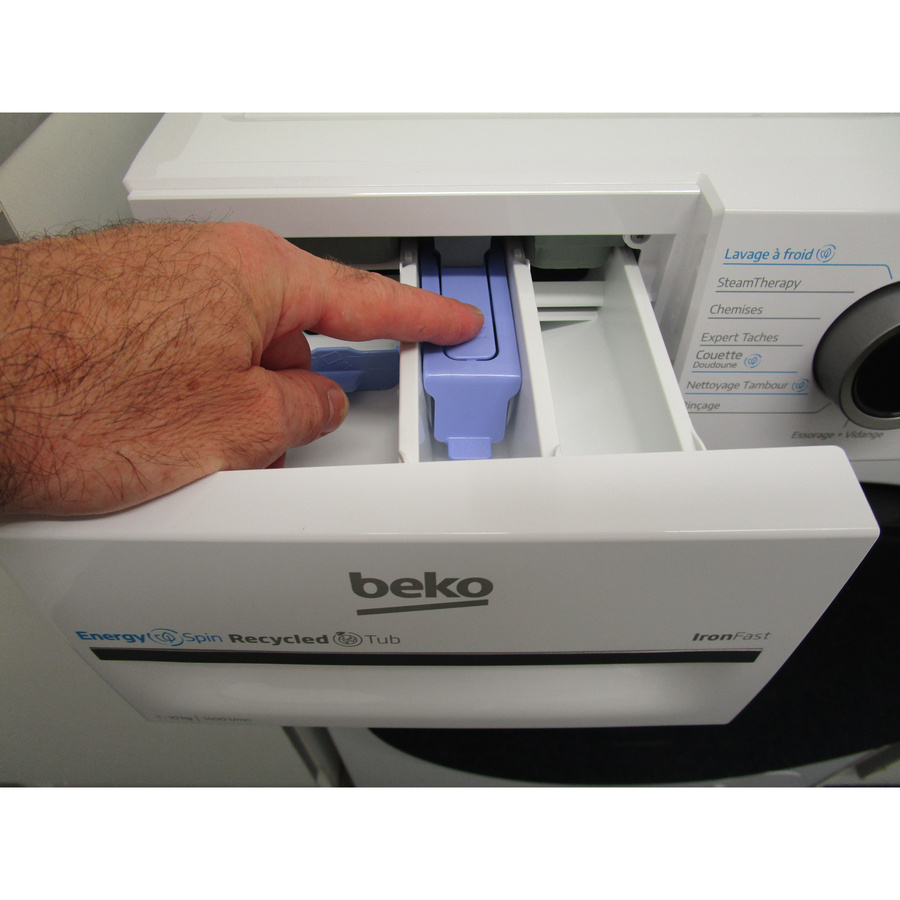 Beko BM3WFT410451C - Bouton de retrait du bac à produits