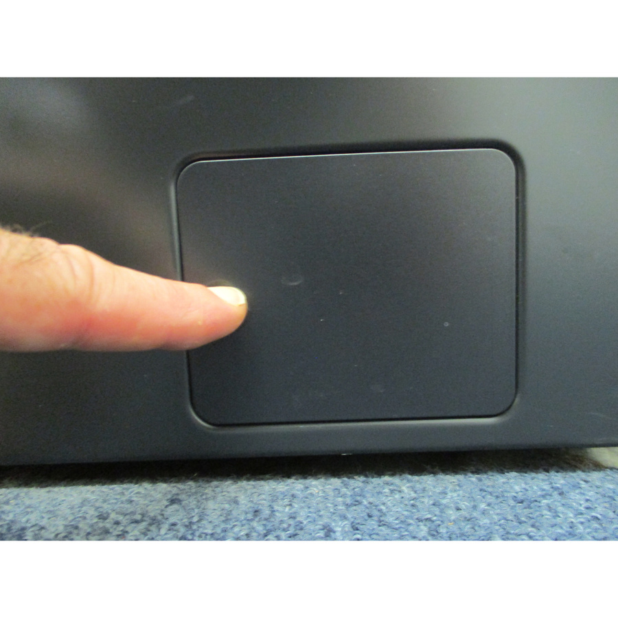 Beko WUE7212S1A - Ouverture de la trappe du filtre de vidange