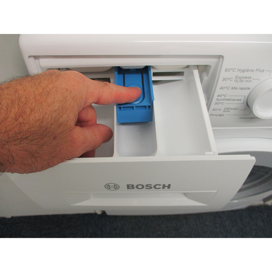 Bosch WAJ24018FR - Bouton de retrait du bac à produits