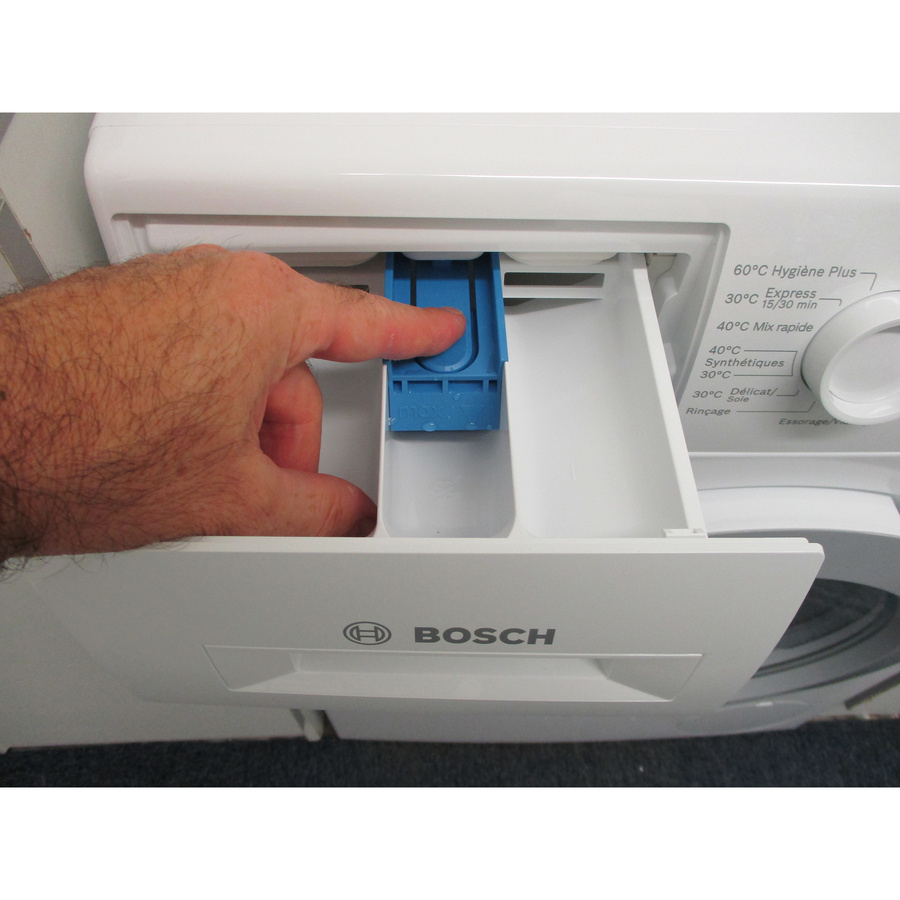 Bosch WAJ24037FR - Bouton de retrait du bac à produits