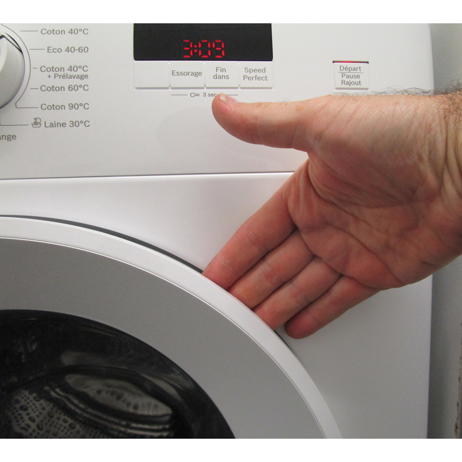 Bosch WGE03207FR - Poignée d'ouverture du hublot