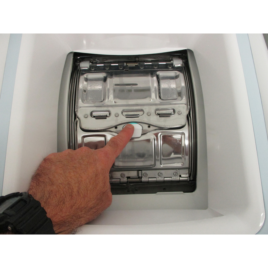 Brandt BT16524Q - Bouton d'ouverture des portillons