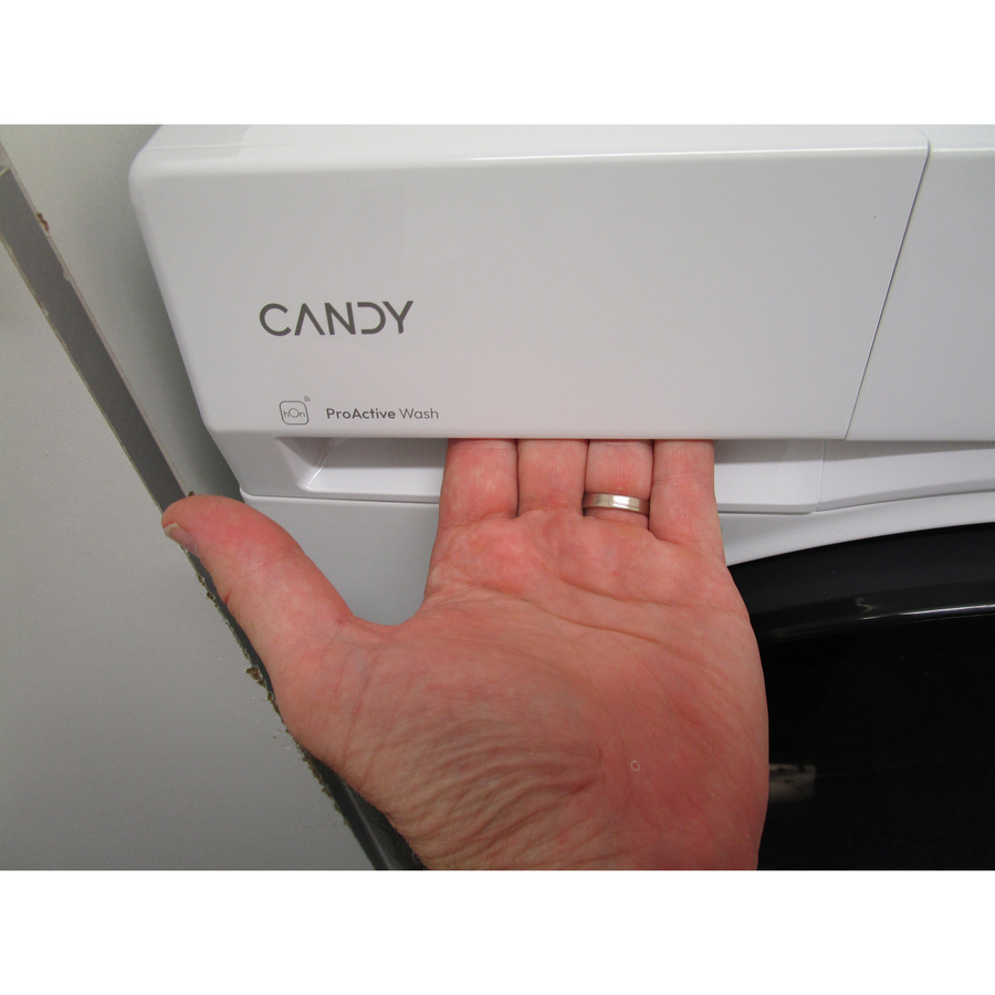 Candy BP 49SBL8-FR - Ouverture du tiroir à détergents