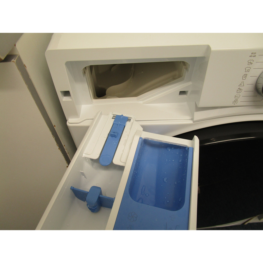 Candy BP 49SBL8-FR - Retrait du bac à produit