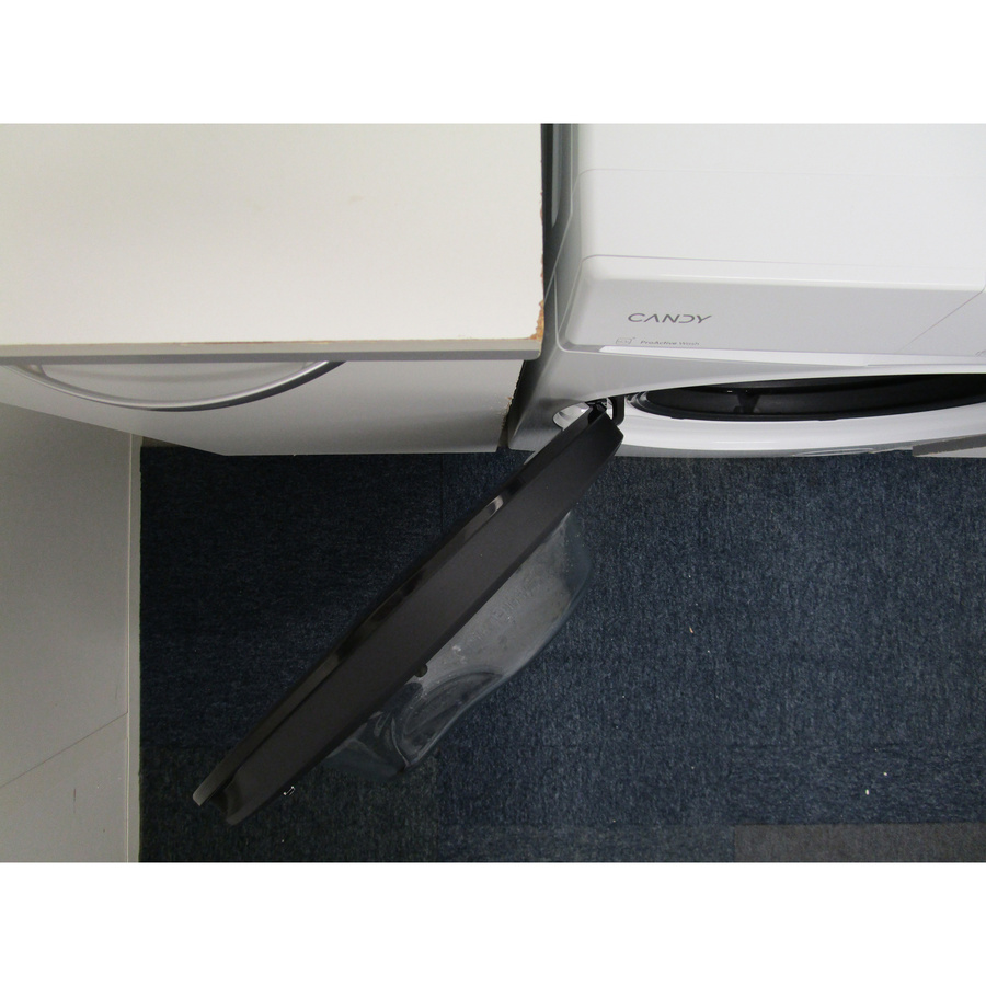 Candy BP 49SBL8-FR - Angle d'ouverture de la porte