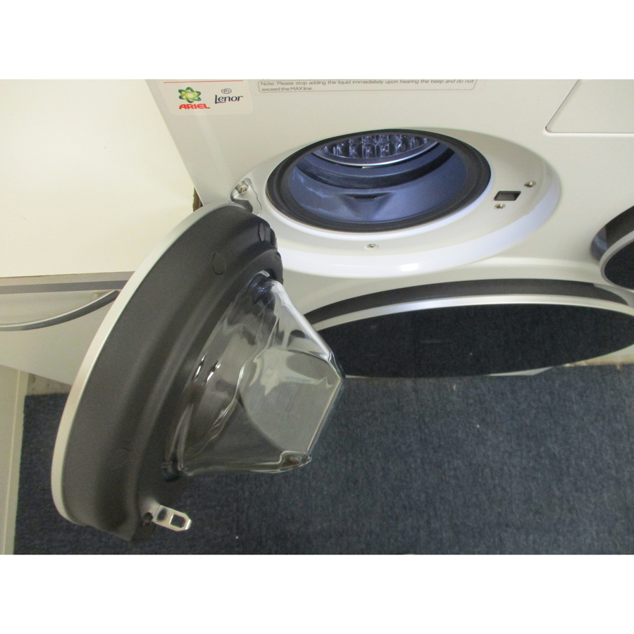 Candy MultiWash MQD 410CBL9-47 - Angle d'ouverture de la porte