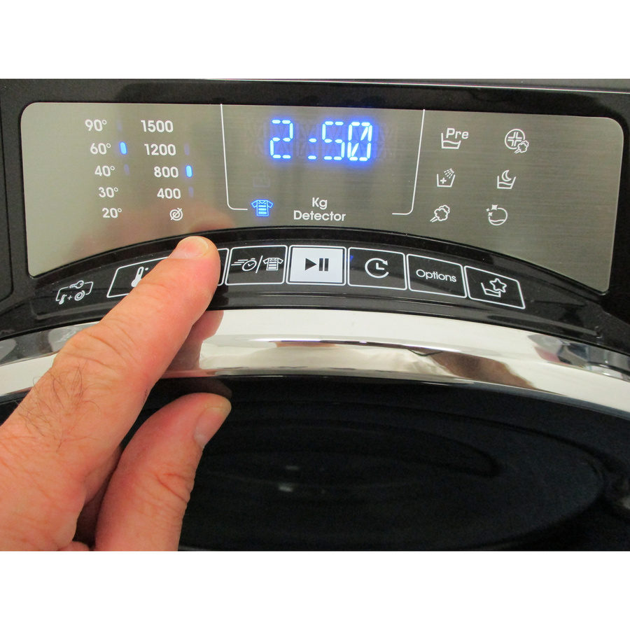 Candy RP586BWMBCB/1-S - Afficheur et touches d'options