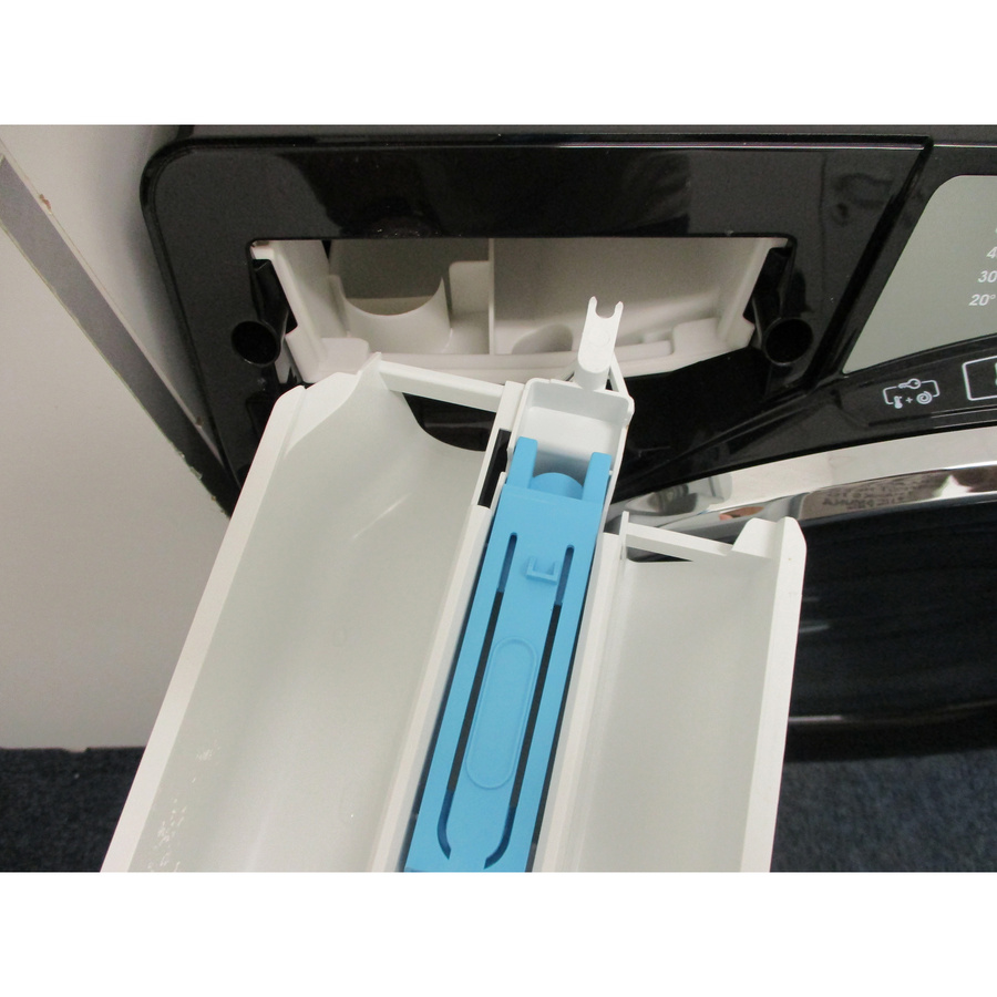 Candy RP586BWMBCB/1-S - Retrait du bac à produit