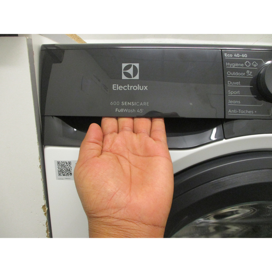 Electrolux EW2EE7814FA - Ouverture du tiroir à détergents