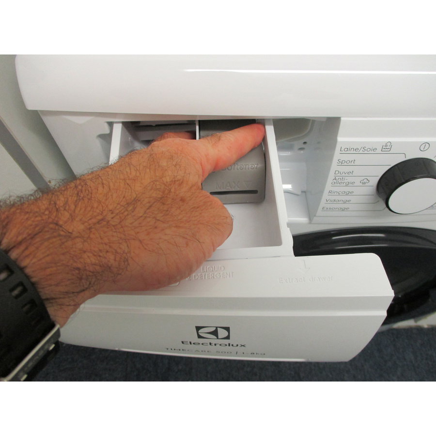 Electrolux EW2F7814FA - Bouton de retrait du bac à produits