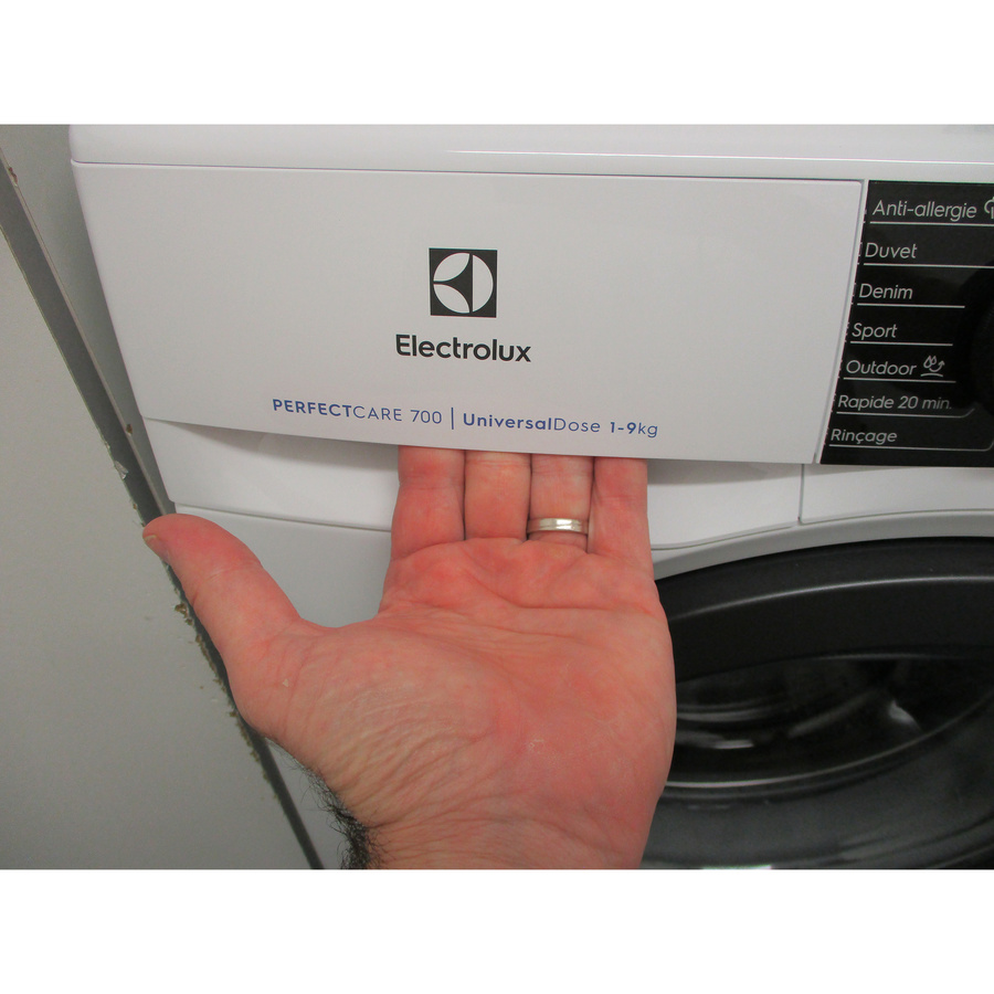 Electrolux EW7F2916OP PerfectCare UniversalDose - Ouverture du tiroir à détergents