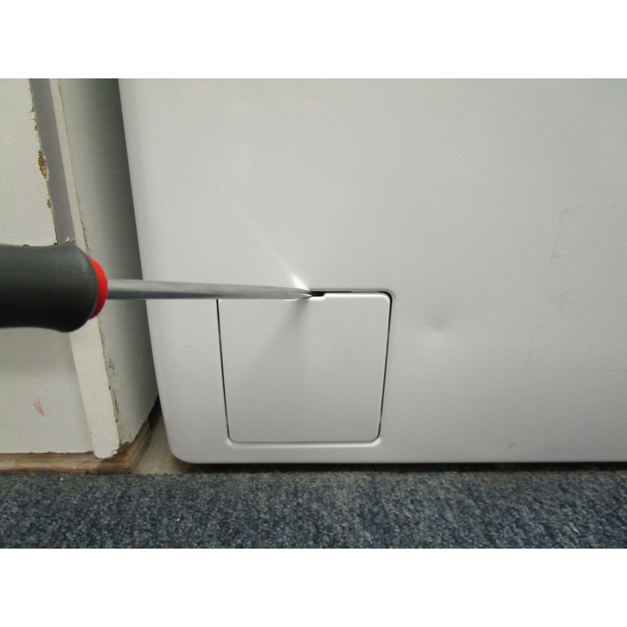 Electrolux EWQ6412B - Outil nécessaire pour accéder au filtre de vidange