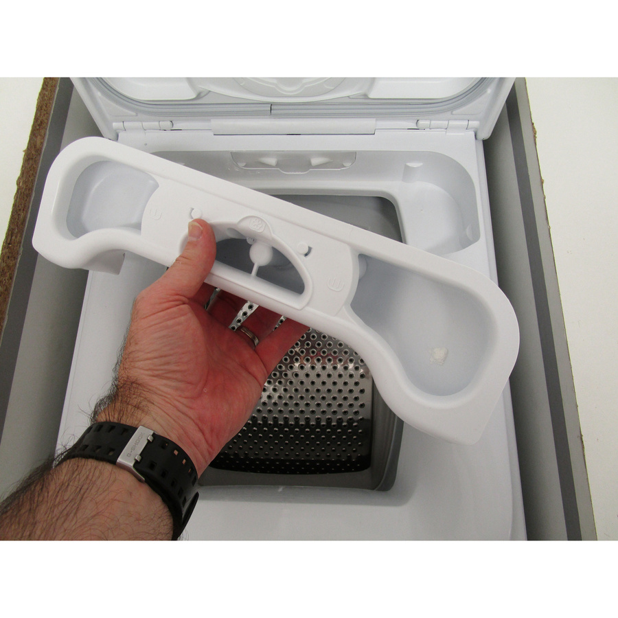 Electrolux EWQ6412B - Retrait du bac à produit