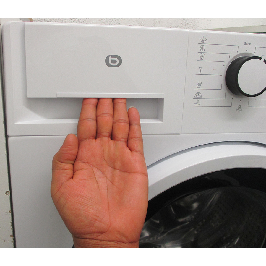 EssentielB (Boulanger) ELF714-2b - Ouverture du tiroir à détergents