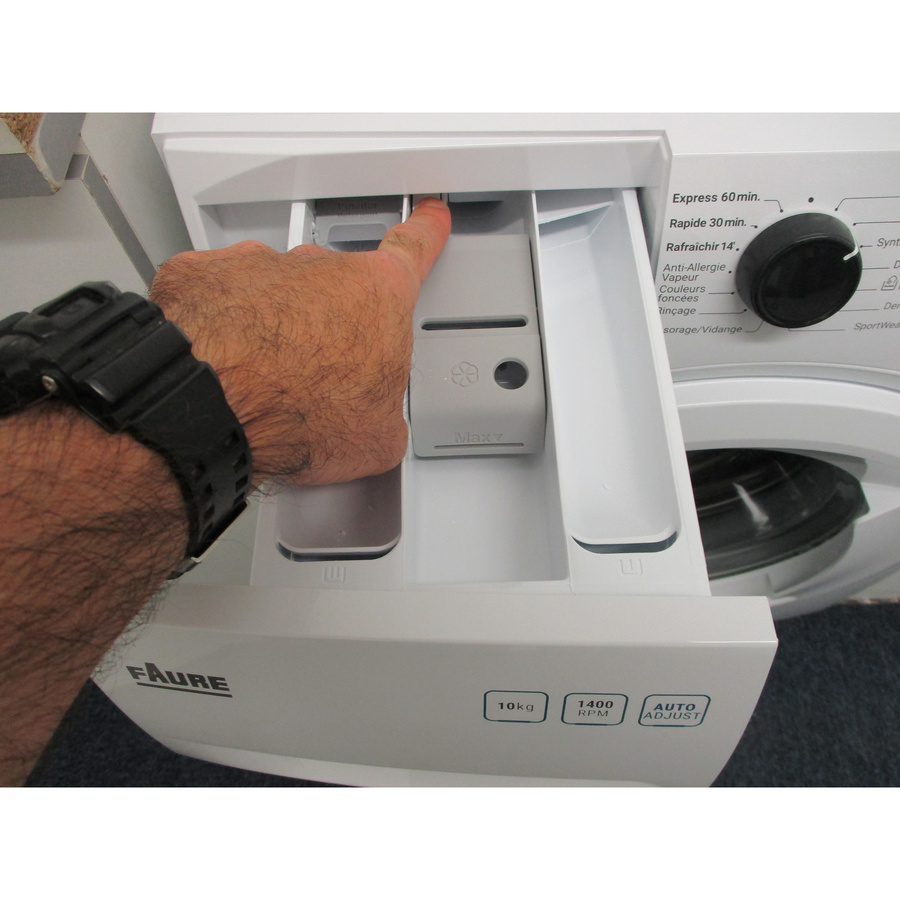 Faure FWF1422A32 - Bouton de retrait du bac à produits