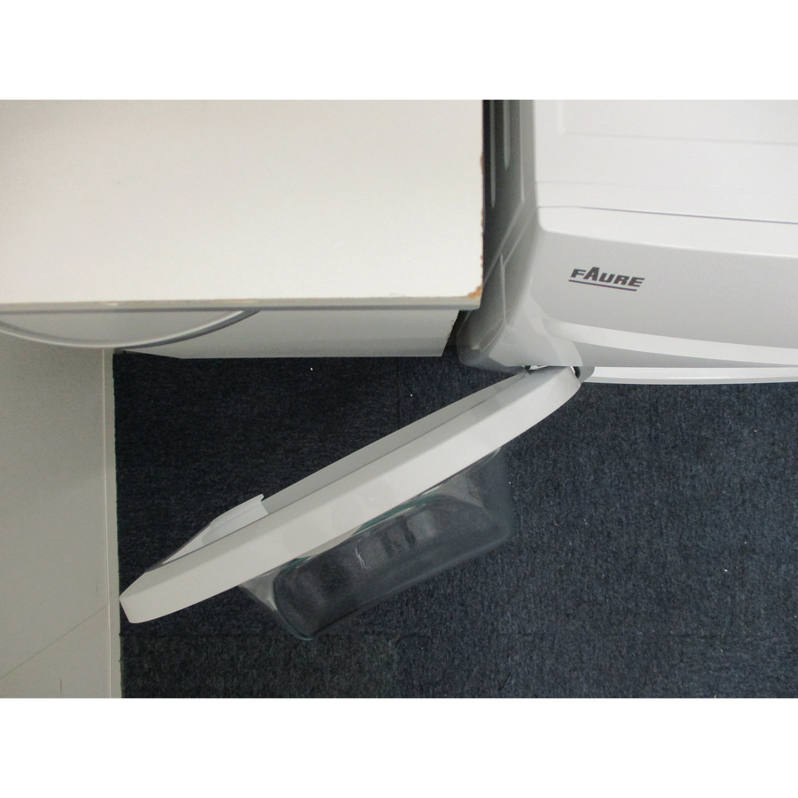 Faure FWF1422A32 - Angle d'ouverture de la porte