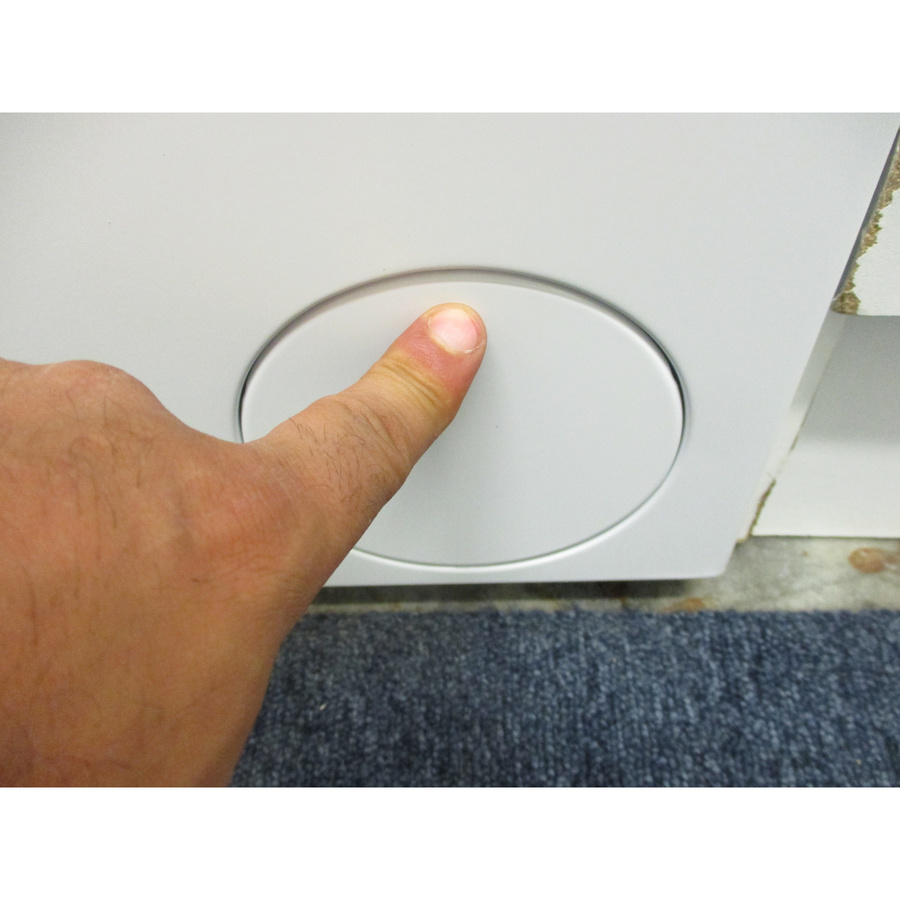 Haier HW90-B14367U1-FR - Ouverture de la trappe du filtre de vidange
