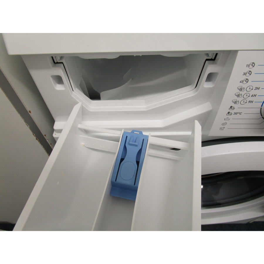 High One (Electro Dépôt) WF 510 C W566C2 - Retrait du bac à produit