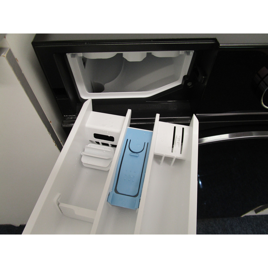 Hisense WF5I9043BBFS - Retrait du bac à produit